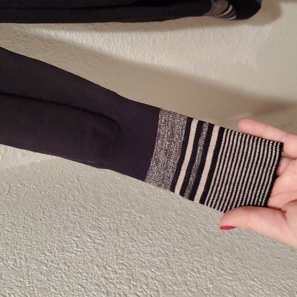 ❄️ Maurice's Black and Pink Cardigan - Picture 2 of 4